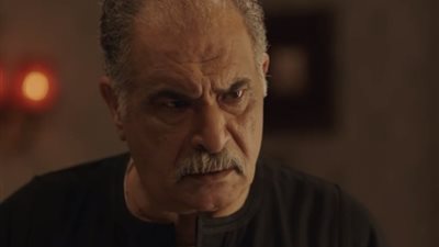 مسلسل «حق عرب» الحلقة 22، رياض الخولي يهدد ابنته بالقتل بسبب أحمد العوضي
