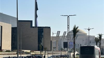 موسيقى عسكرية وعلم مصر، أجواء وطنية في العاصمة الإدارية قبل حلف اليمين