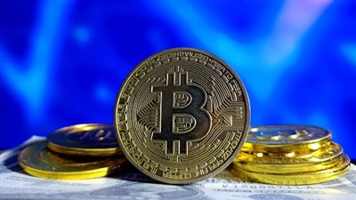 سعر بتكوين يرتفع من جديد حول مستوى 71 ألف دولار