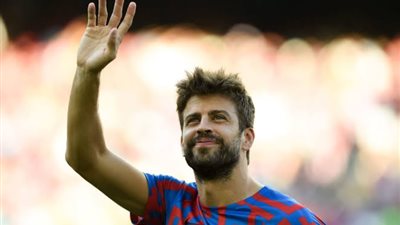 السلطات الإسبانية تقرر تفتيش حسابات بيكيه البنكية بسبب كأس السوبر