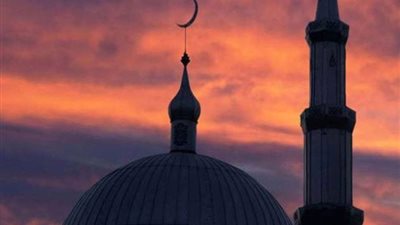 هل إفطار سكان أكتوبر وزايد مع القاهرة صحيح؟ على جمعة يحسم معركة الأذان بين كريمة والنجار