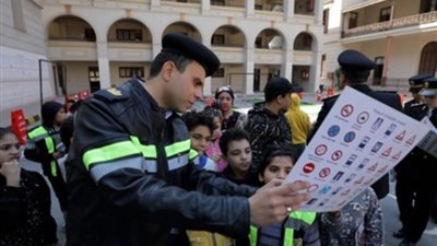 بمناسبة يوم اليتيم.. الداخلية تقدم هدايا للأطفال وتعالجهم بالمجان