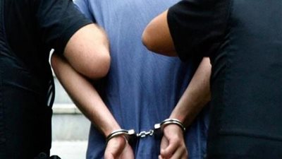 ضبط عنصر إجرامي لقيامه بتصنيع مادة الإستروكس وبيعه في مدينة نصر