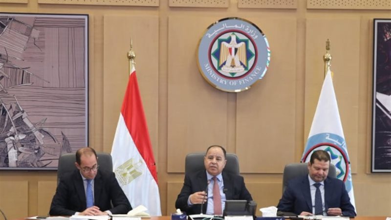 جانب من لقاء وزير المالية بوفد المستثمرين والمصدرين