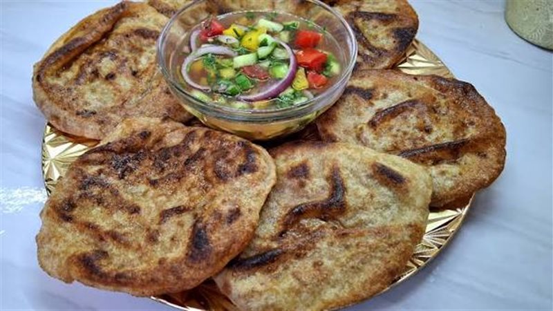 الحواوشي بالعيش البلدي 