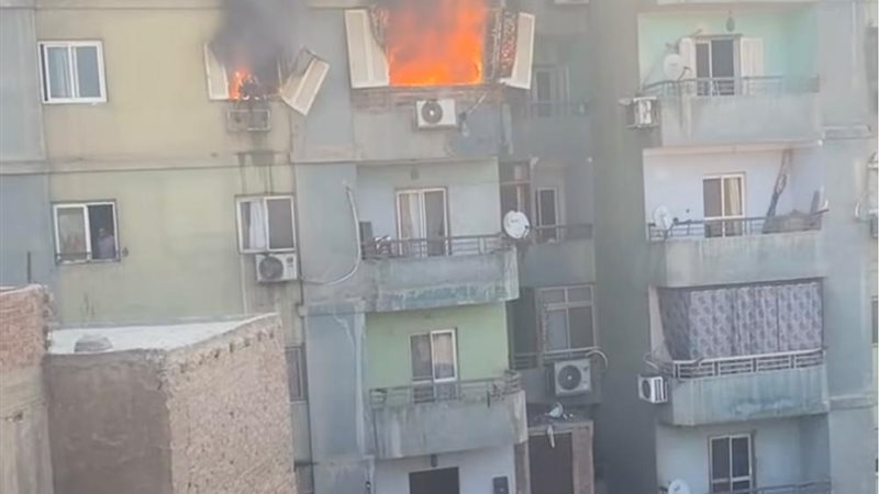 اندلاع حريق هائل داخل أحد العقارات بمنطقة أبراج المحمودية