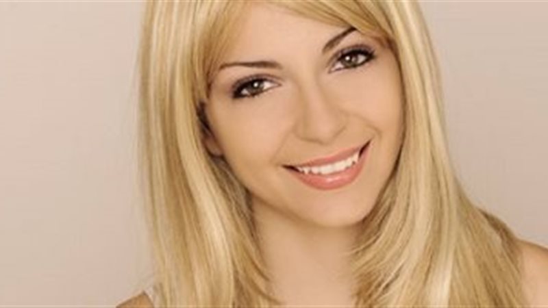 4 أخطاء شائعة في تصفيف الشعر تسرق شبابكِ وتجعلكِ تبدين أكبر