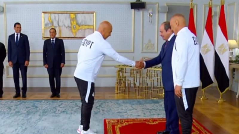 الرئيس السيسي يستقبل بعثة مصر