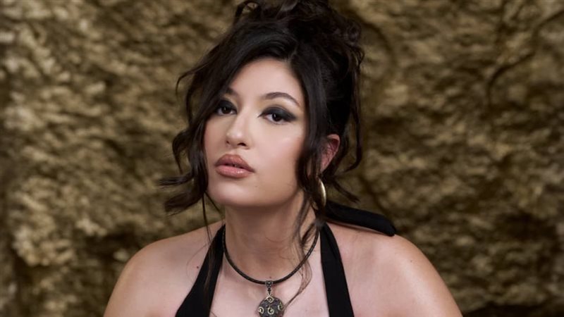 الفنانة المصرية الإيطالية للا فضة