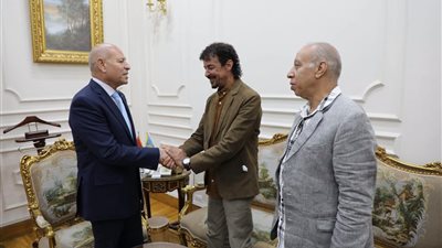  محافظ القاهرة يدعم 
