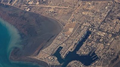 الجيش الأمريكي يحبط هجوماً إيرانياً على سفن تجارية في مضيق هرمز