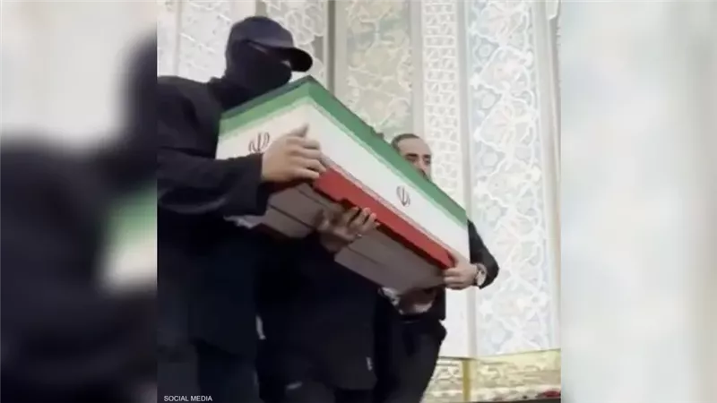 شخص مجهول في جنازة خامنئي