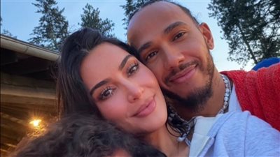  لويس هاميلتون يشارك كيم كارداشيان عطلتها العائلية| صور