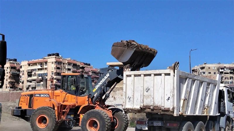 رفع أكوام الرتش والمخلفات 