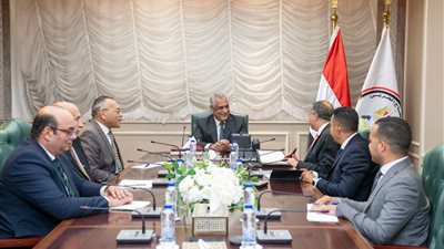 جمبلاط يبحث مع 