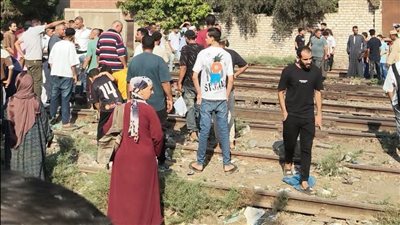 تفاصيل مأساة مزلقان العياط..الأسرة انتظرت عبور قطار ودهسهم آخر بالاتجاه المعاكس 