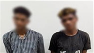 لسرقة هاتف محمول بعد كسر زجاج سيارة بالعبور.. المتهمان يواجهان هذه العقوبة