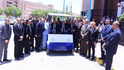 طلاب كلية التكنولوجيا والتعليم بسوهاج يبتكرون سيارة كهربائية تعمل بالطاقة الشمسية