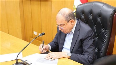  محافظ المنيا يشدد على سرعة إنهاء ملفات التصالح والتسجيل بالتأمين الصحي الشامل