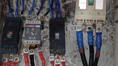 استجابة لشكوى الأهالي بقفط.. إصلاح عطل بكابينة محول كهرباء نجع الشيخ وإعادة التيار الكهربائي