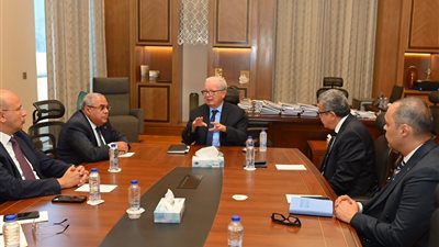 نائب رئيس الوزراء للشؤون الاقتصادية يبحث مع رئيس «المركزي للمحاسبات» تعزيز الحوكمة 