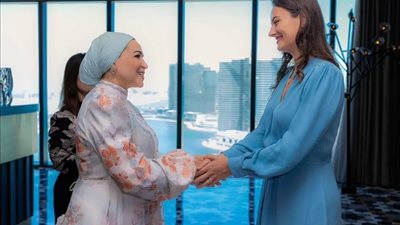 إنتصار السيسي تستقبل السيدة الأولى للجبل الأسود وترافقها بجولة داخل معرض «ديارنا»