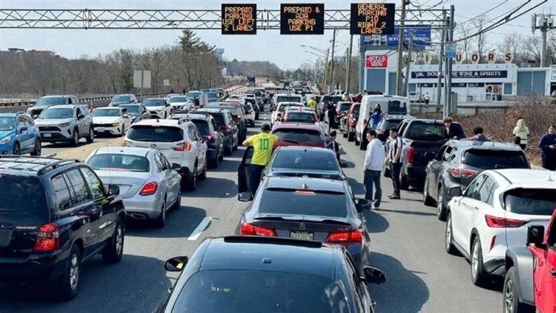 الجماهير تدفع 300 دولار لركن السيارات خارج ملعب نهائي كأس 
