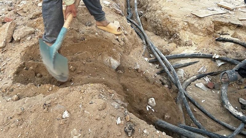 وزير الكهرباء يوجه بإصلاح كابلات مكشوفة بالتجمع الأول