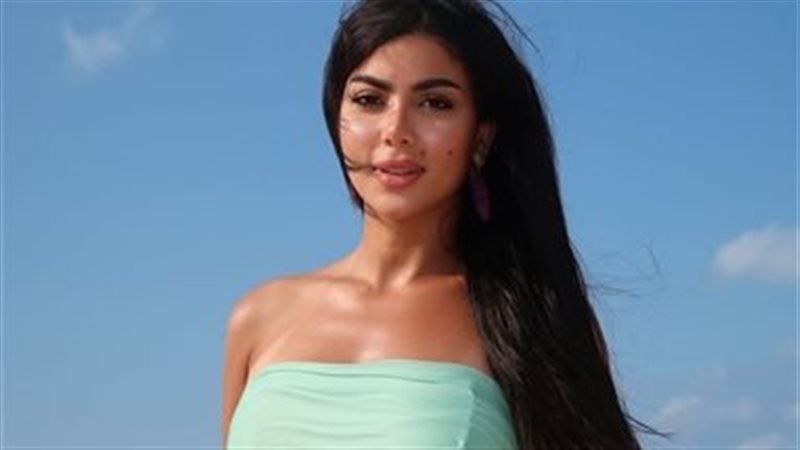 كرولين عزمي