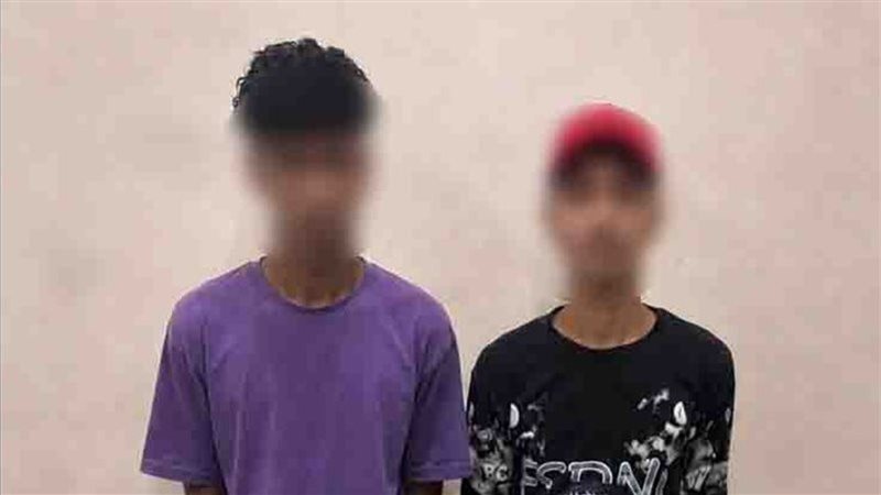 المتهمان عقب القبض عليهما 