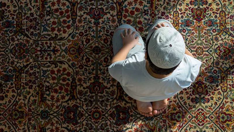 حكم رفع اليدين بالدعاء 