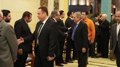 وزراء سابقين وشخصيات عامة في عزاء رئيس مجلس الشعب الأسبق