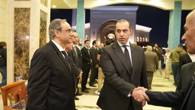 المستشار محمود فوزي يقدم واجب العزاء في رئيس مجلس الشعب الأسبق