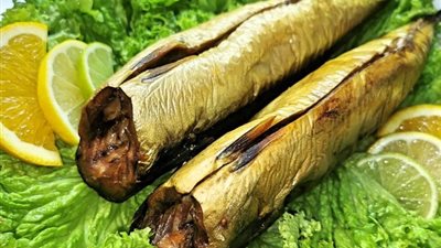 قبل عيد الفطر، الصحة تعدم أكثر من 12 طن أسماك مدخنة وأغذية متنوعة