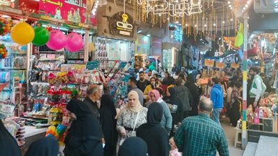 زحام شديد بشوارع دمياط استعداداً لعيد الفطر المبارك