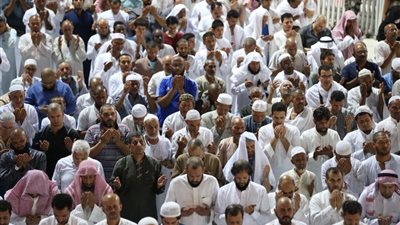 صلاة العيد سُنة مؤكدة للرجال والنساء، الذهاب لأدائها من طريق والعودة من أخر