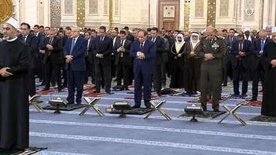 شعائر صلاة العيد من مسجد مصر بالعاصمة الإدارية بحضور الرئيس السيسي