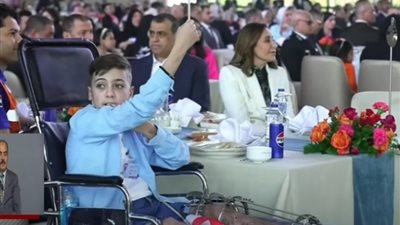 مصابو غزة يشاركون في احتفالية عيد الفطر بحضور الرئيس السيسي