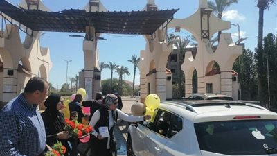 رأس البر تستقبل زوارها بالزهور والبالونات في إجازة عيد الفطر