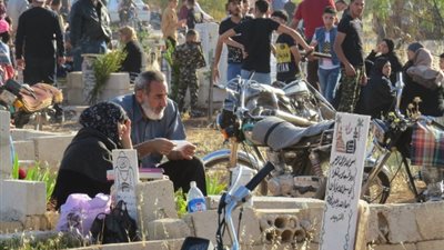 «العيد في مصر حاجة تانية»، سر زيارة المقابر في المناسبات المختلفة