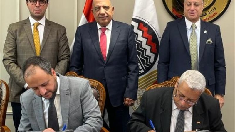 خلال توقيع اتفاق سيناء للمنجنيز وجلوبال أتاك الإسبانية