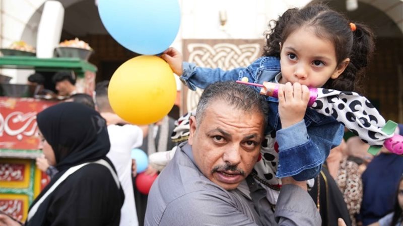 المصريون يحتلفون بأول أيام العيد