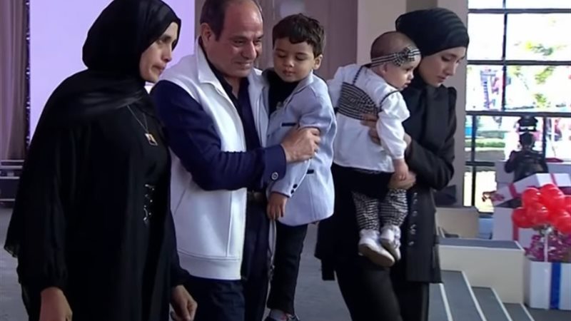 الرئيس السيسي يكرم أسر الشهداء في احتفالية عيد الفطر المبار
