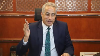وزير العمل يتابع تنفيذ قرار  اعتبار إجازة العيد مدفوعة الأجرة