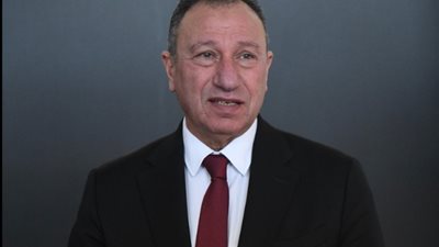 محمود الخطيب يهنئ سيدات طائرة الأهلي بعد الفوز بكأس مصر