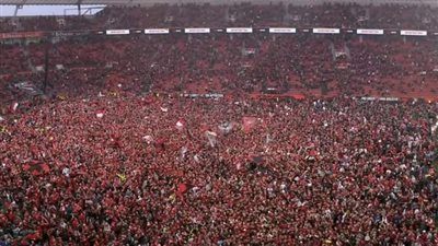 جماهير بايرن ليفركوزن تقتحم أرضية الملعب احتفالا بالدورى (فيديو)