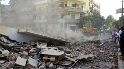 لجنة هندسية من محافظة الجيزة لتحديد سبب انهيار منزل ميت عقبة