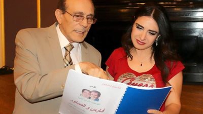 ميرنا وليد لأول مرة على المسرح مع محمد صبحي