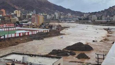 السيول تقطع الطرق في محافظة حضرموت اليمنية «صور»