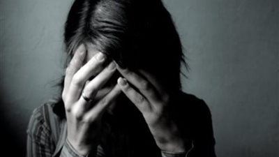 فتاة تستغيث من أسرتها: «بيضربونى من صغري ورمونى فى مصحة نفسية عشان الأكل»